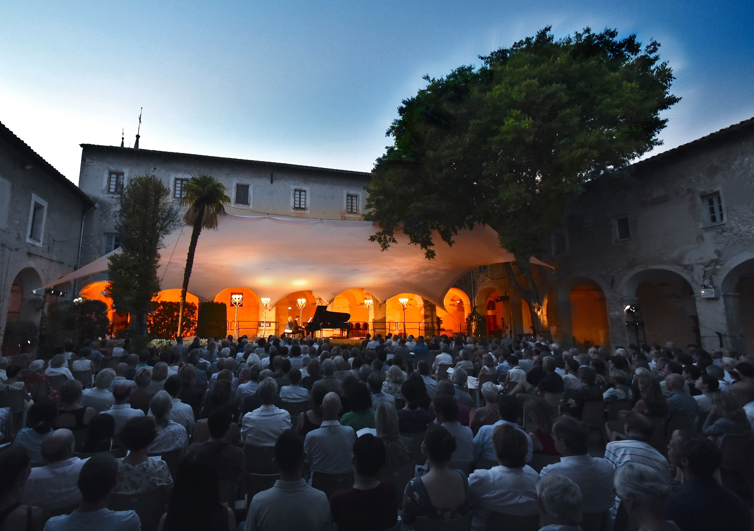 ILLUSTRATION CLOITRE salle concert.jpg